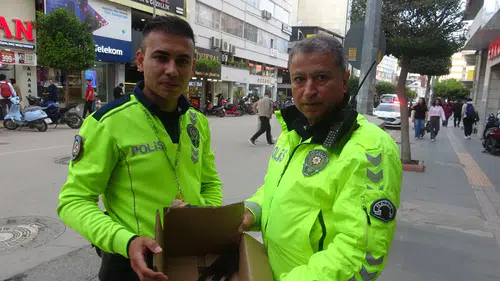 Göç yolunda yorgun düştüler: Ebabil kuşlarına polis ekibinden ilk yardımı