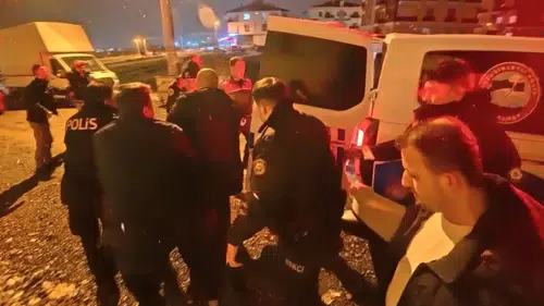 Komşuların gürültü kavgası: Çok sayıda kişi yaralandı