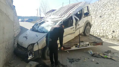 Konya yolunda feci kaza: 1'i ağır 3 kişi yaralandı