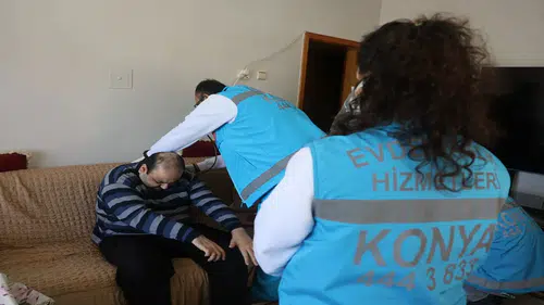 Türkiye'ye örnek: Konya'da evden çıkamayan engelli hastalara evde sağlık raporu hizmet