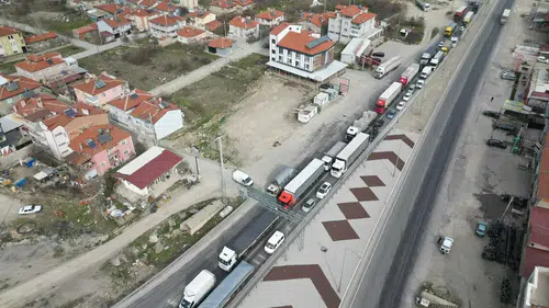 Konya yolunda trafik artıyor: Tatilciler bayram için yola düştü