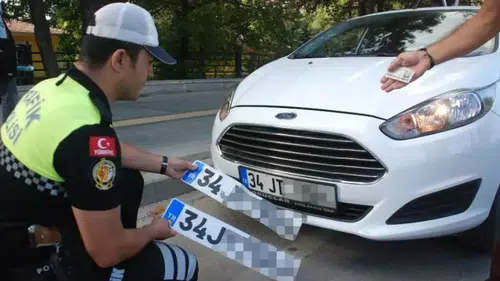 Binlerce araç sahibini ilgilendiriyor: APP plakada yönetmelik düzenlemesi