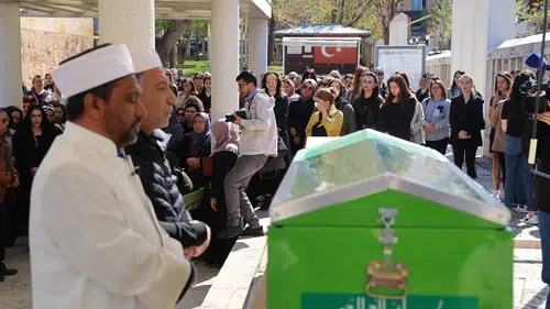 2,5 yaşındaki çocuğun acı ölümü: Boğazına çilek kaçtı