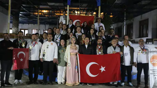 Konyalı şefler gurur yaşattı: Türkiye'ye madalyalarla döndüler