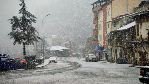 Konyalılar baharı bekliyordu kar geldi: Beyaz bereket yağıyor