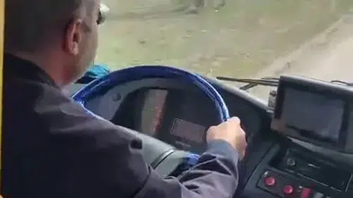 İnsanlık ölmemiş dedirtti: Şoförden öğrenciye anlamlı jest