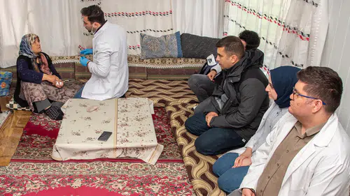 Konya'da İyilik Sağlık Hareketi: Hayıroğlu'nda vatandaşlarla buluştular