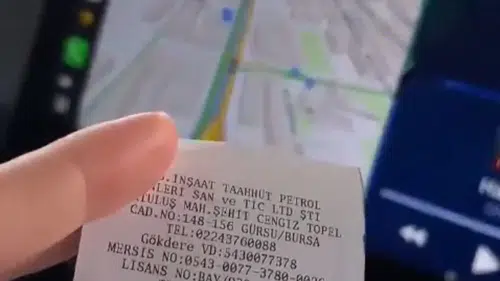 Plakayı okuyamadı, fişe "Putin" yazdı: Ruslara güldürdü kendisi şok oldu