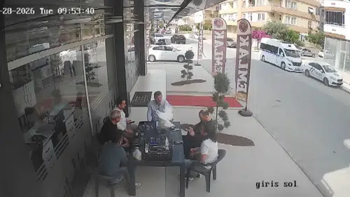 Sohbet masasına düşen davetsiz misafir: Uçtu uçtu tavuk uçtu