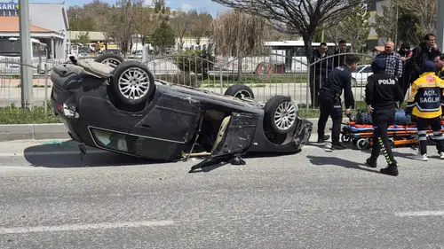 Konya'da kontrolden çıkan otomobil takla attı: 2 yaralı