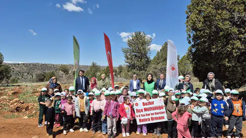 Konya'daki minik öğrenciler fidanları topraklarla buluşturdu