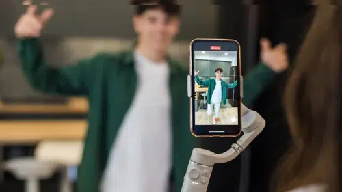 "Çocuk SIM hattı" geliyor: Şiddet içerikli oyunlar engellenecek