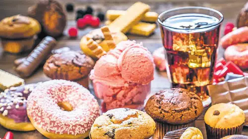 Abur cubur tüketimi erkekleri kadınlaştırıyor mu: Uzmanından ilginç uyarı