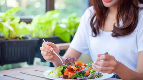 Parfüm etkisi var: Vücut kokumuzu değiştiren yiyecekler