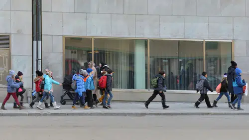 Kitaplara dönüş: Okullarda dijital öğrenmeden vazgeçiyor