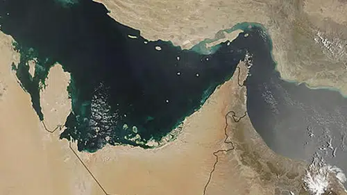 Bölgede sıcak saatler: Türk bandıralı gemi Hürmüz Boğazı'nı geçti