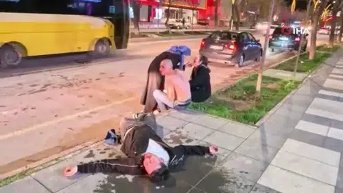 Böylesi filmlerde olmaz: Korkunç olay "yan baktın"la başladı