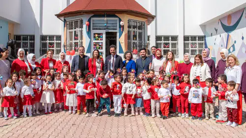 Rektör Yılmaz, miniklerin 23 Nisan sevincine ortak oldu