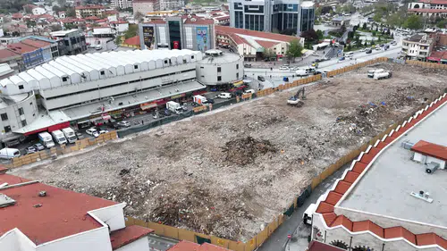 Konya’ya değer katacak dönüşüm: Ömrünü tamamlayan binalar yıkıldı