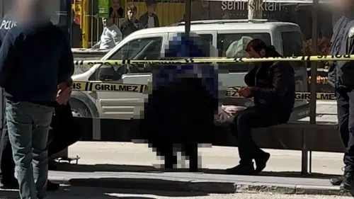 Yaşlı adam ekmek almaya çıkmıştı: Otobüs durağında yürek yakan manzara