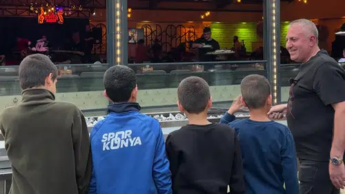 Kaburgacı Yaşar, Konya'ya geldi: Sevgi evlerine özel kebap