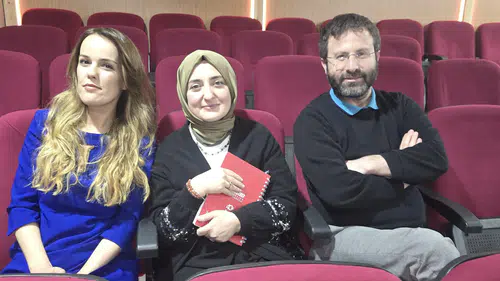 Mavi Gök Nerede: Sanatçılar Doğu Türkistan’da yaşanan zulme dikkat çekiyorlar