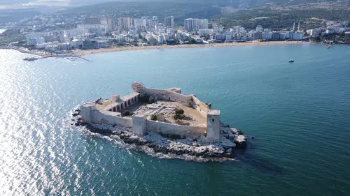 Turizm sezonu resmen başladı: Güneşi gören denize girdi