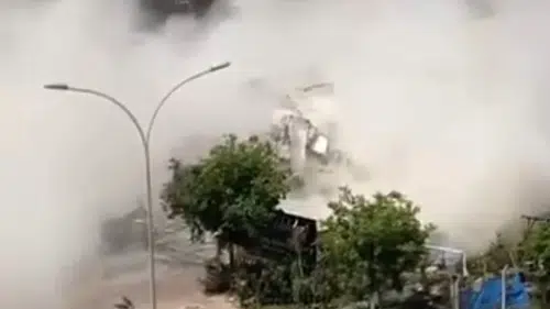 Kontrolsüz yıkım faciaya davetiye çıkardı: Kadın son anda kaçtı