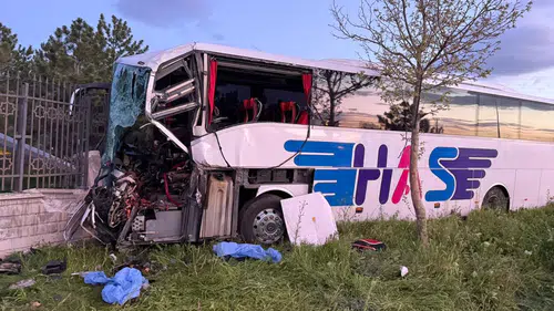 Konya'da katliam gibi kaza! Yolcu otobüsünde 1 kişi öldü 8 kişi yaralandı