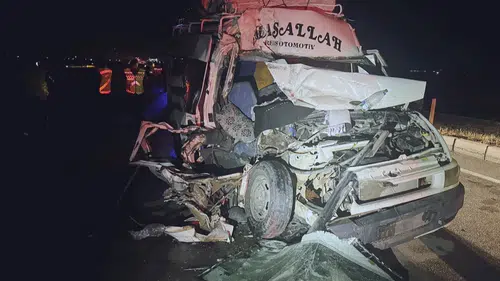 Konya yolunda feci kaza: 4'ü ağır 12 kişi yaralandı