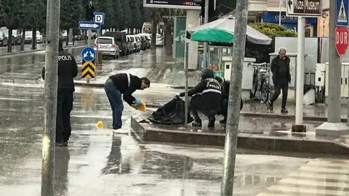 Konya’da motosikletlerle kuyumcu soygunu: Kaçarken kaza yaptılar
