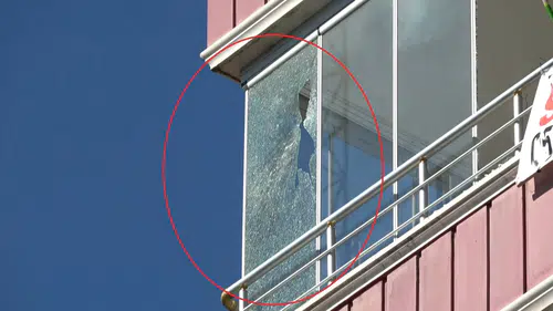İnsansız hava aracı evlere çarptı: Büyük bir gürültüyle uyandılar