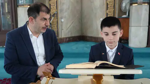 Okuduğu ezan ile yürekleri fethetti: Konya'da zirve Kayra'nın