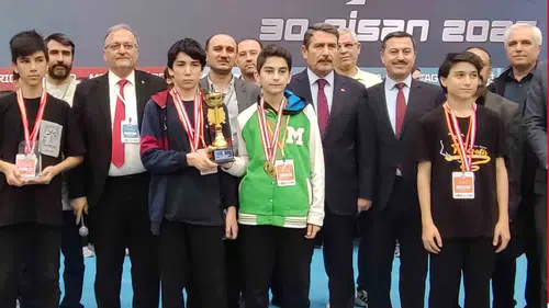 Meram’ın eğitim vizyonu meyvelerini veriyor: MEGA madalyaları topladı