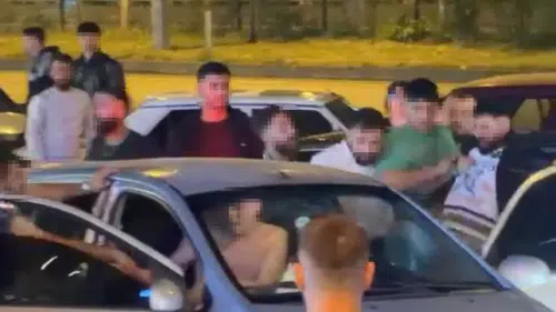 Araçtaki 2 kişiyi böyle darbettiler