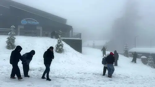 O şehirde bahar ayında kar kalınlığı 12 santimetreye ulaştı