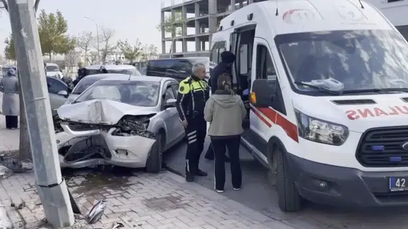 Konya'da kaza yapan sürücü şok geçirdi: Ben ne yapacağım!
