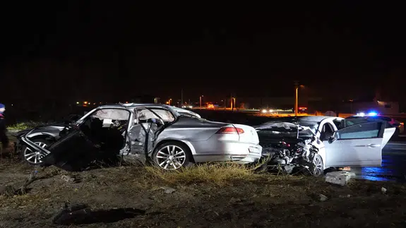 Otomobiller kafa kafaya çarpıştı: Çok sayıda ölü ve yaralı var