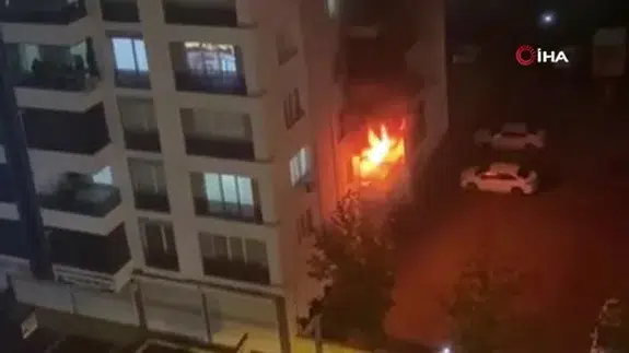 Ev cayır cayır yandı: Ailesiyle tartıştı evi ateşe vedi