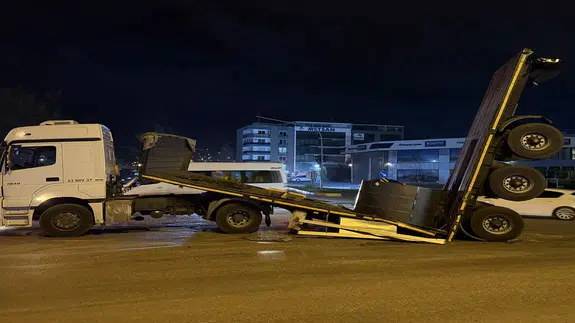 Tır ikiye böyle ayrıldı: Büyük bir fekalete ramak kaldı