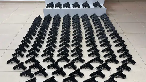 Konya'da kaçakçılık operasyonu: 228 ruhsatsız tabanca ele geçirildi