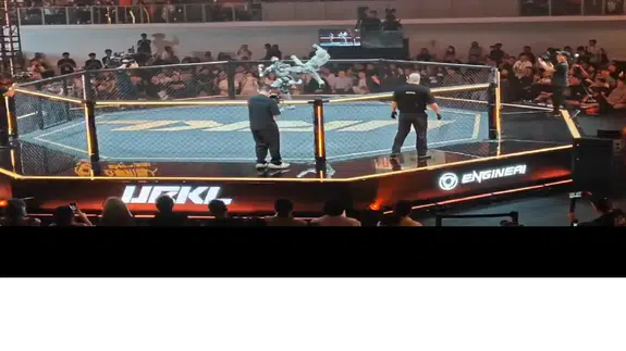 Yapay zekâ robotları MMA dövüşünde: Dünyada ilk kez yayınlanan görüntüler
