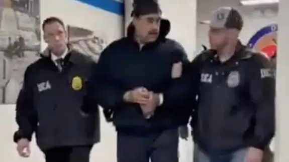 Ayağında terlikle böyle görüntülendi: Maduro ABD'de gözaltında