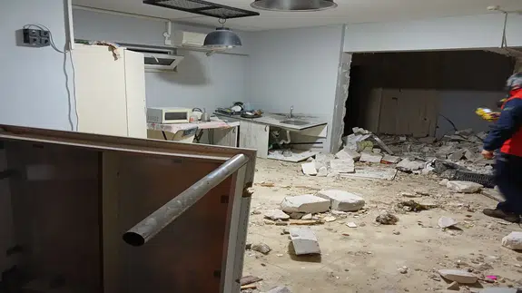 Kız yurdu adeta yerle bir oldu: Kız öğrenciler canlarını zor kurtardı