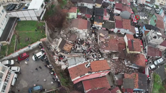 İstanbul Fatih'te patlama sonrası iki bina çöktü: Yaralılar var