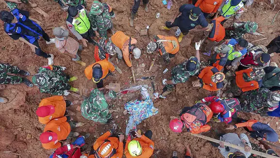 Endonezya'da heyelan faciası: 6 ölü, 17 kayıp
