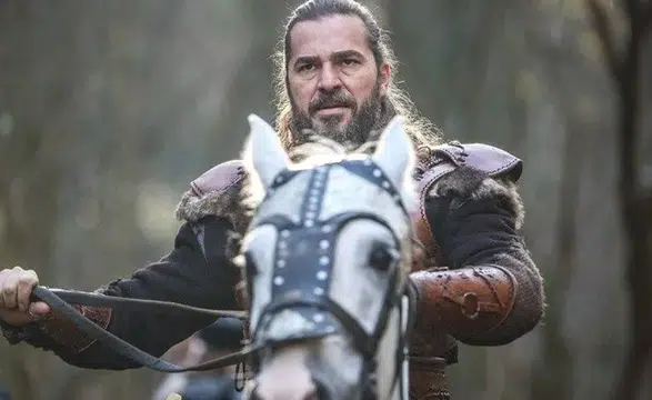 Sadece Diriliş Ertuğrul'dan ayrılmadı, Türkiye'den de ayrıldı: Ünlü aktörün kararı hayranlarını şaşırttı