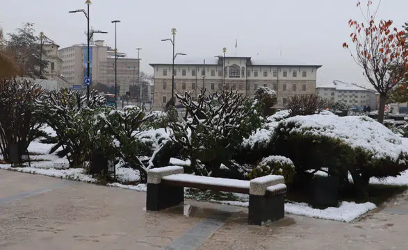 Sivas'ta beyaz örtüyle kartpostallık görüntüler oluştu