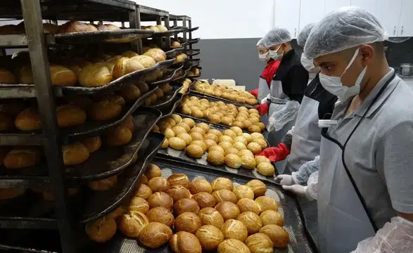 En iyi ekmeği yapan sınıfı geçiyor: Fabrika gibi çalışan lise