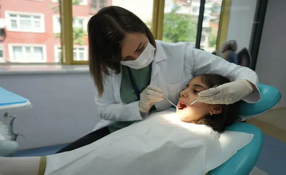 Süt dişi çürüyen çocukların okul başarısı olumsuz etkileniyor